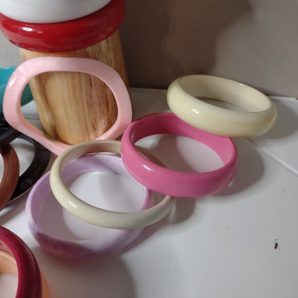 Lot Of 16 Vintage Plastic Bangles Variety Bracelet Lot Assorted Bracelet Bundle - Picture 2 of 14